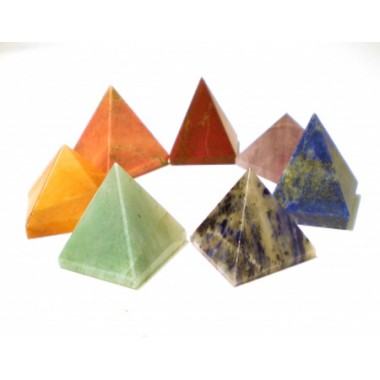 Set di 7 pietre piramide chakra Set di 7 pietre piramide chakra